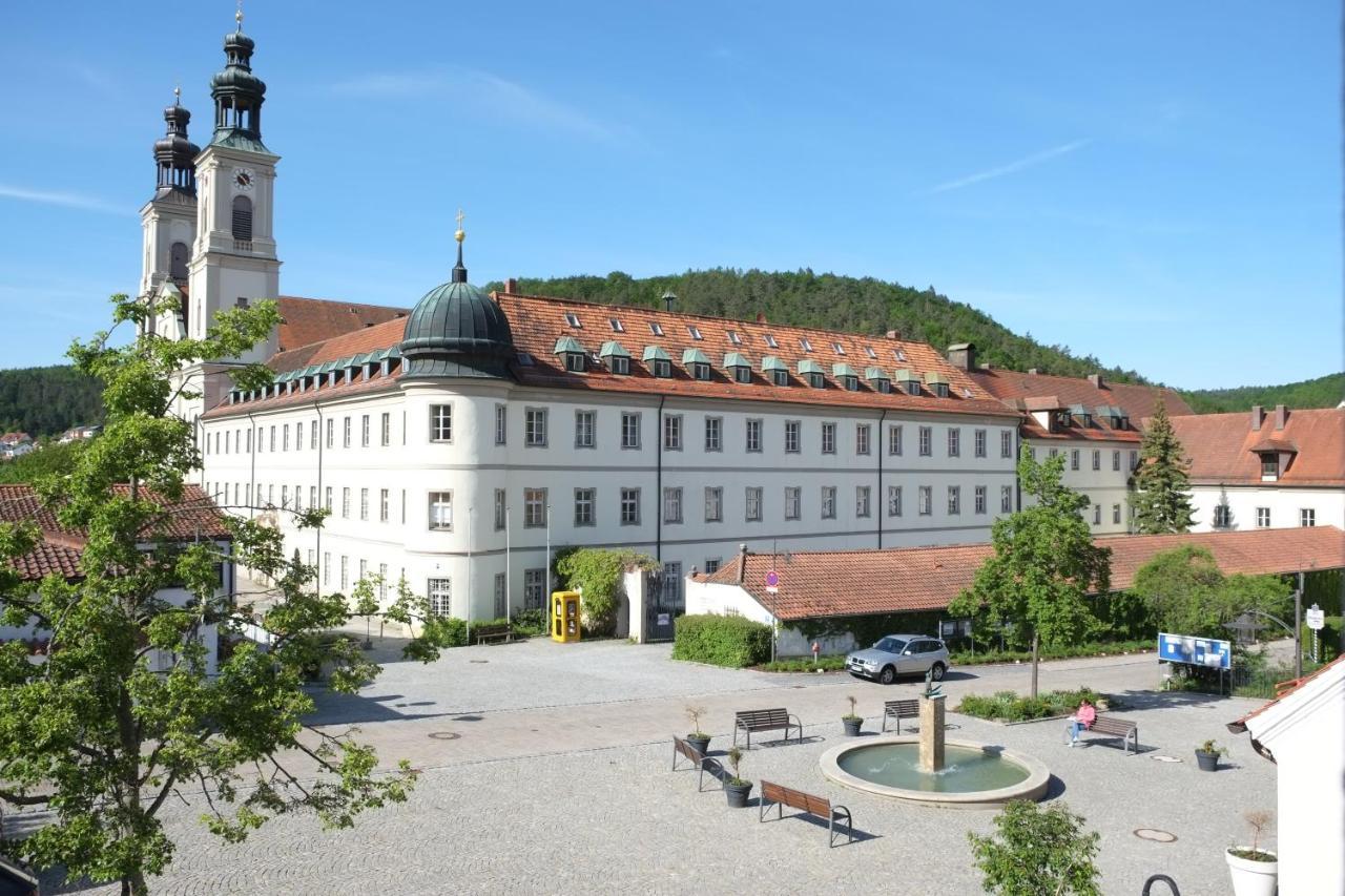 65Qm Wohnung Klosterblick Im Historischen Pfarrhaus Pielenhofen Exteriér fotografie